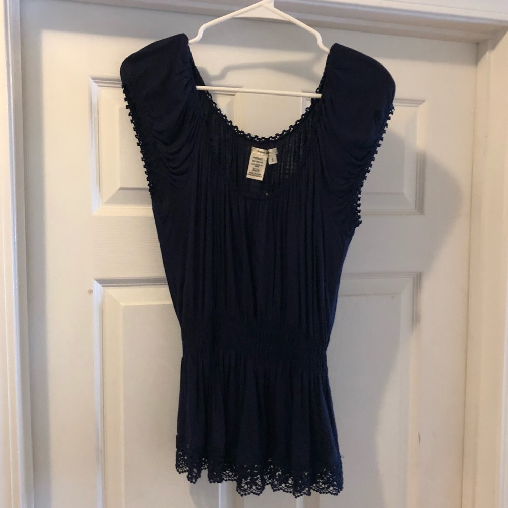Short sleeve cotton top.
